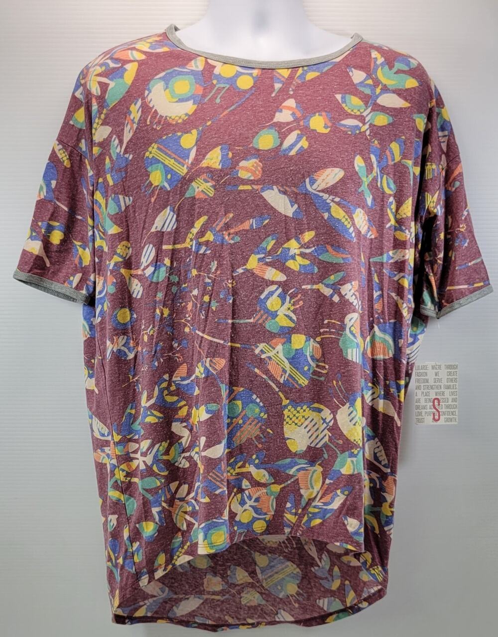 B) LuLa Roe Irma Woman Short Sleeve Shirt Top Small Simply Comfortable